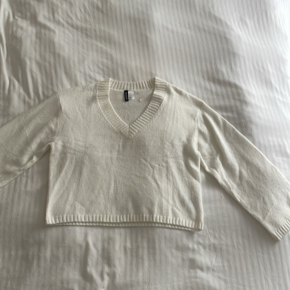 H&M women’s white sweater